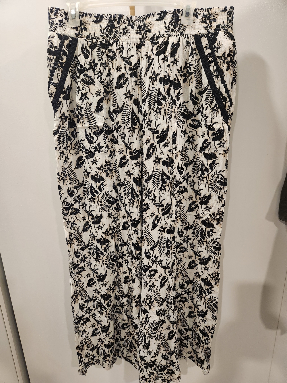 INC International Concepts Black & White Wide Leg Pants - Floral Print